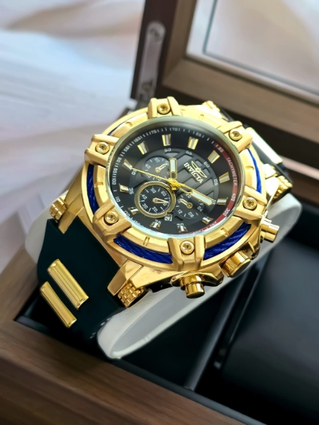 Imagen de RELOJ PARA HOMBRE INVICTA - NEGRO CON DETALLES DORADO Y AZUL